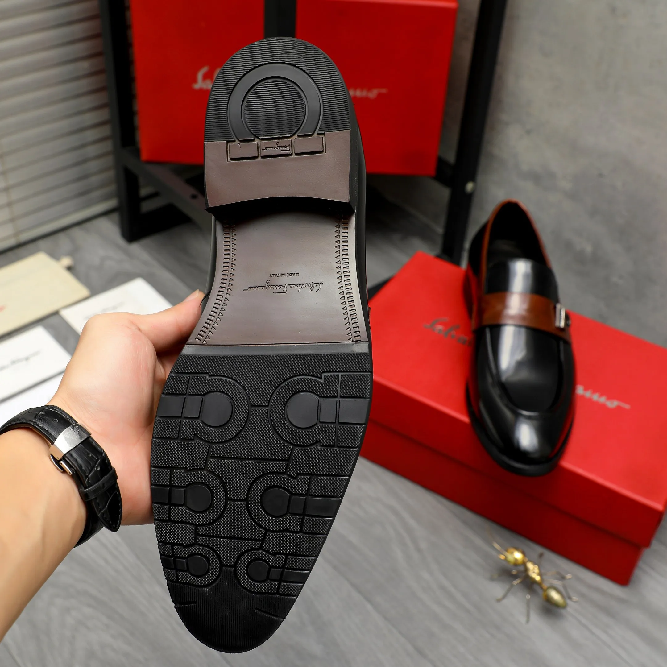 Men's shoes 💰460 Product trademark: Ferragamo "Ferragamo" business slip-on leather shoes Regular size: 39-44 Product materials: Selected high-quality pearlescent cowhide upper, cowhide lining, original outsole